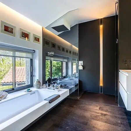 Sleeps 6 With Pool Air Con And Wifi