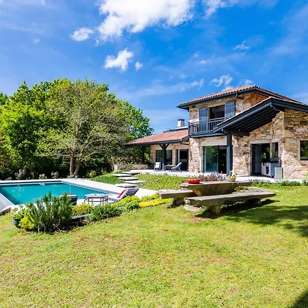 Sleeps 6 With Pool Air Con And Wifi Ascain